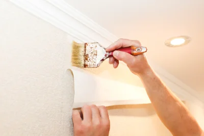 Pose de papier peint à Goutrens — revêtements muraux et toiles de verre